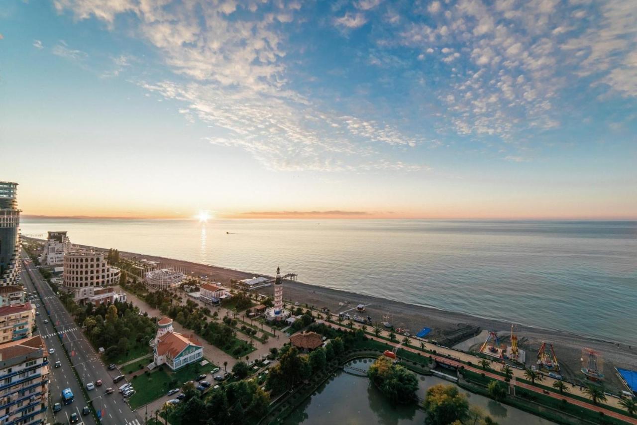 Orbi City Luxury Towers Aparthotel Батуми Екстериор снимка