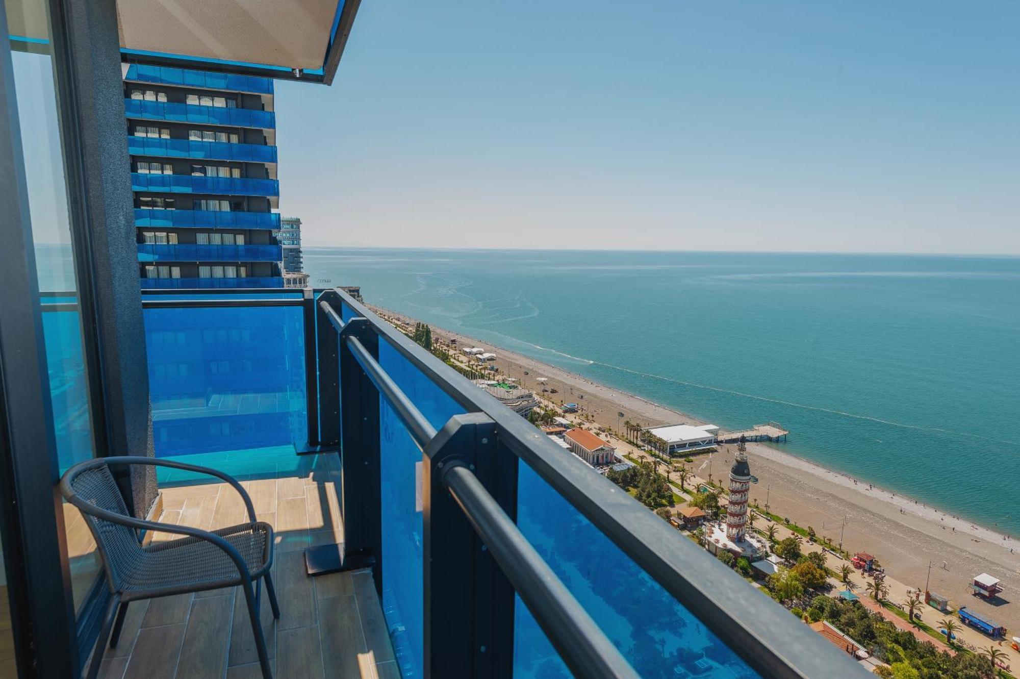 Orbi City Luxury Towers Aparthotel Батуми Екстериор снимка