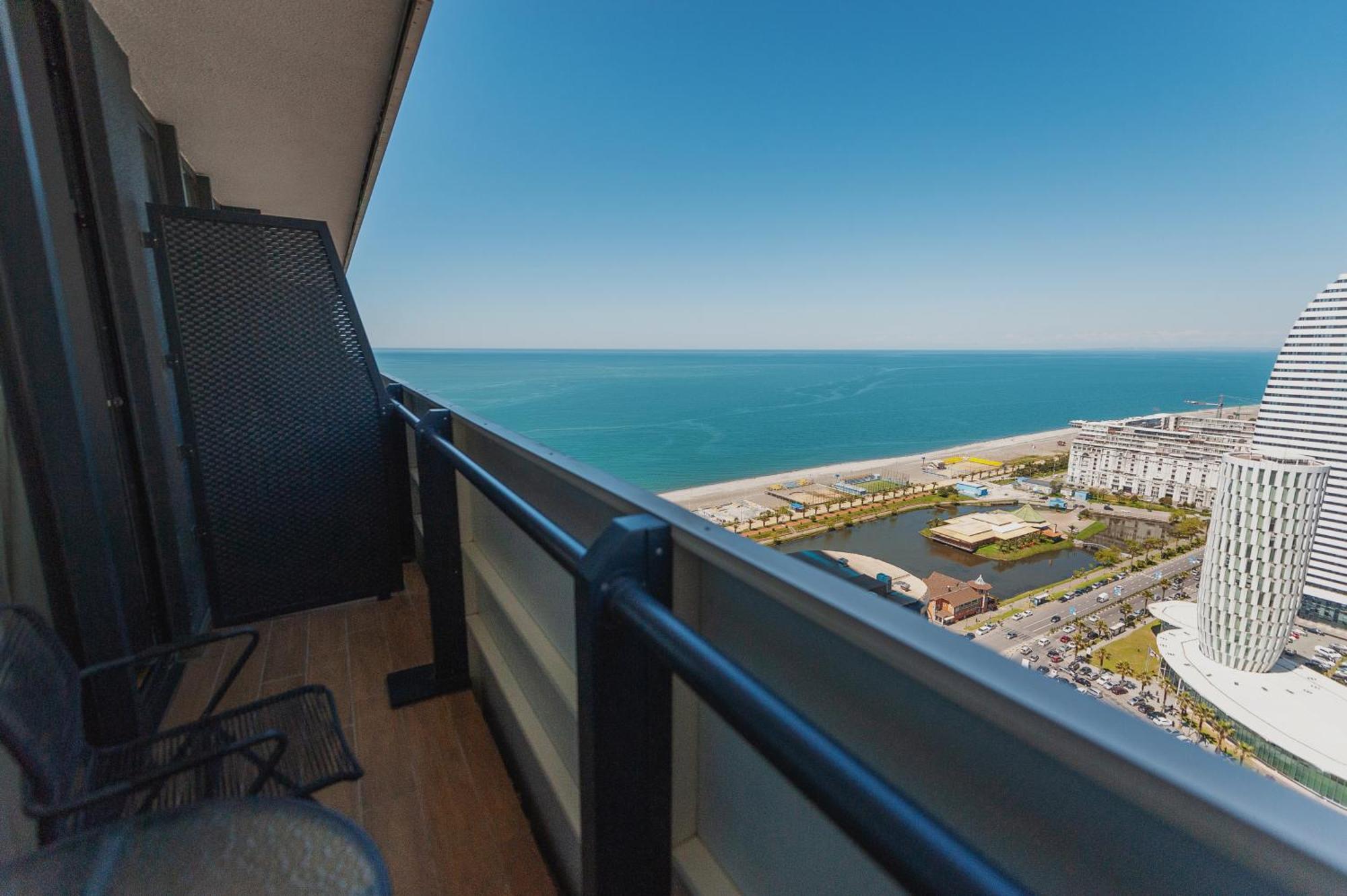 Orbi City Luxury Towers Aparthotel Батуми Екстериор снимка