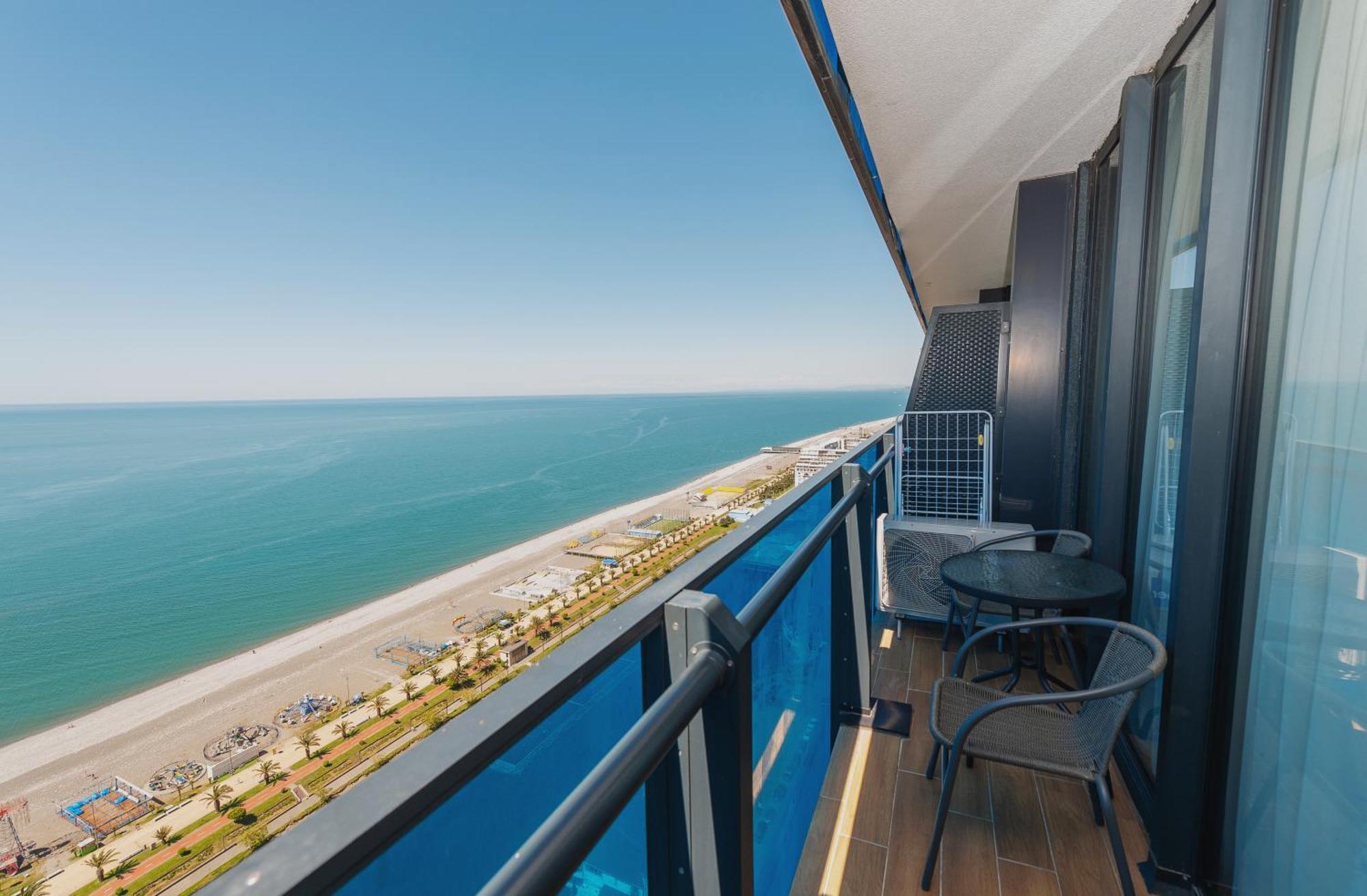 Orbi City Luxury Towers Aparthotel Батуми Екстериор снимка