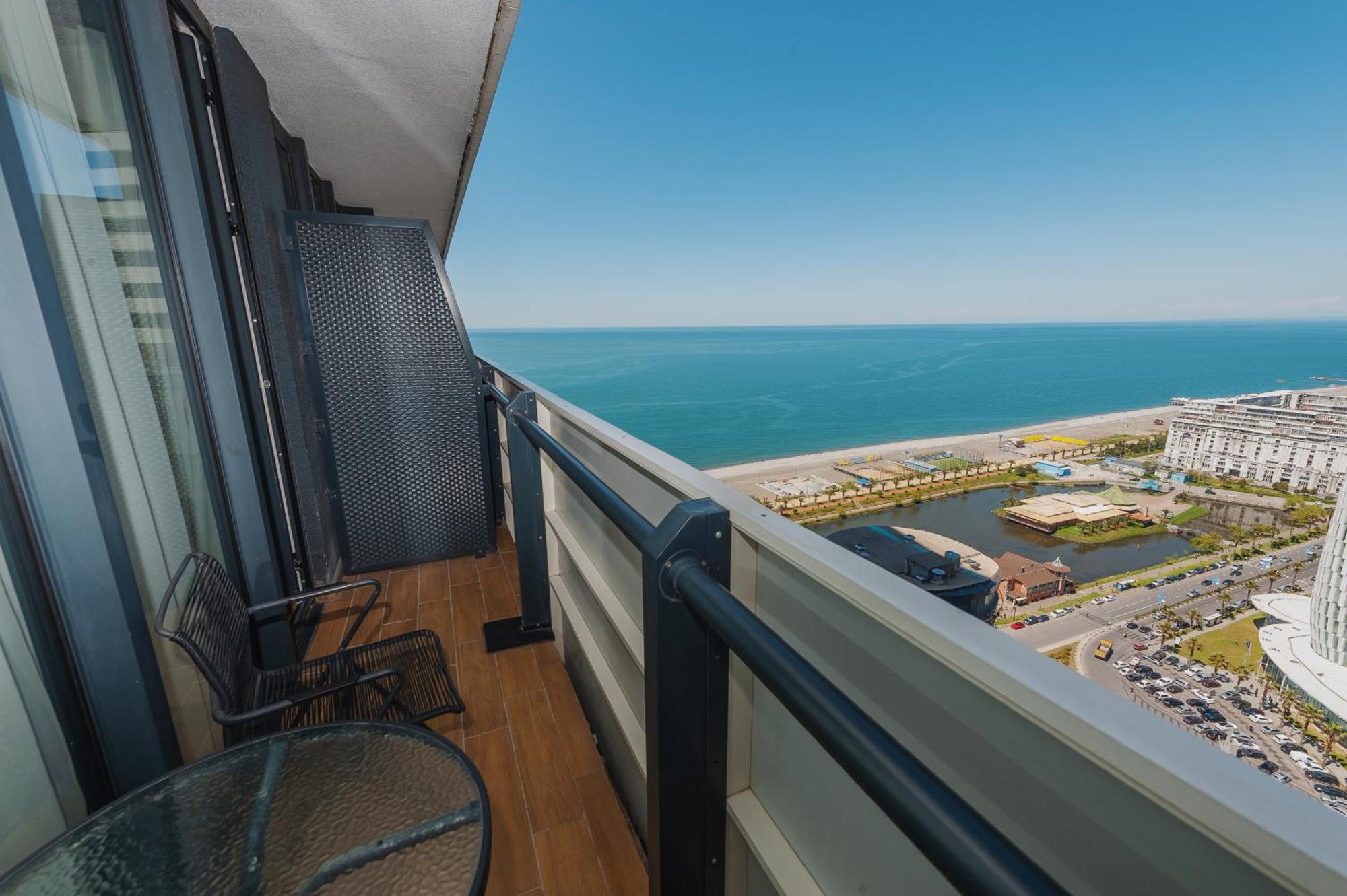Orbi City Luxury Towers Aparthotel Батуми Екстериор снимка