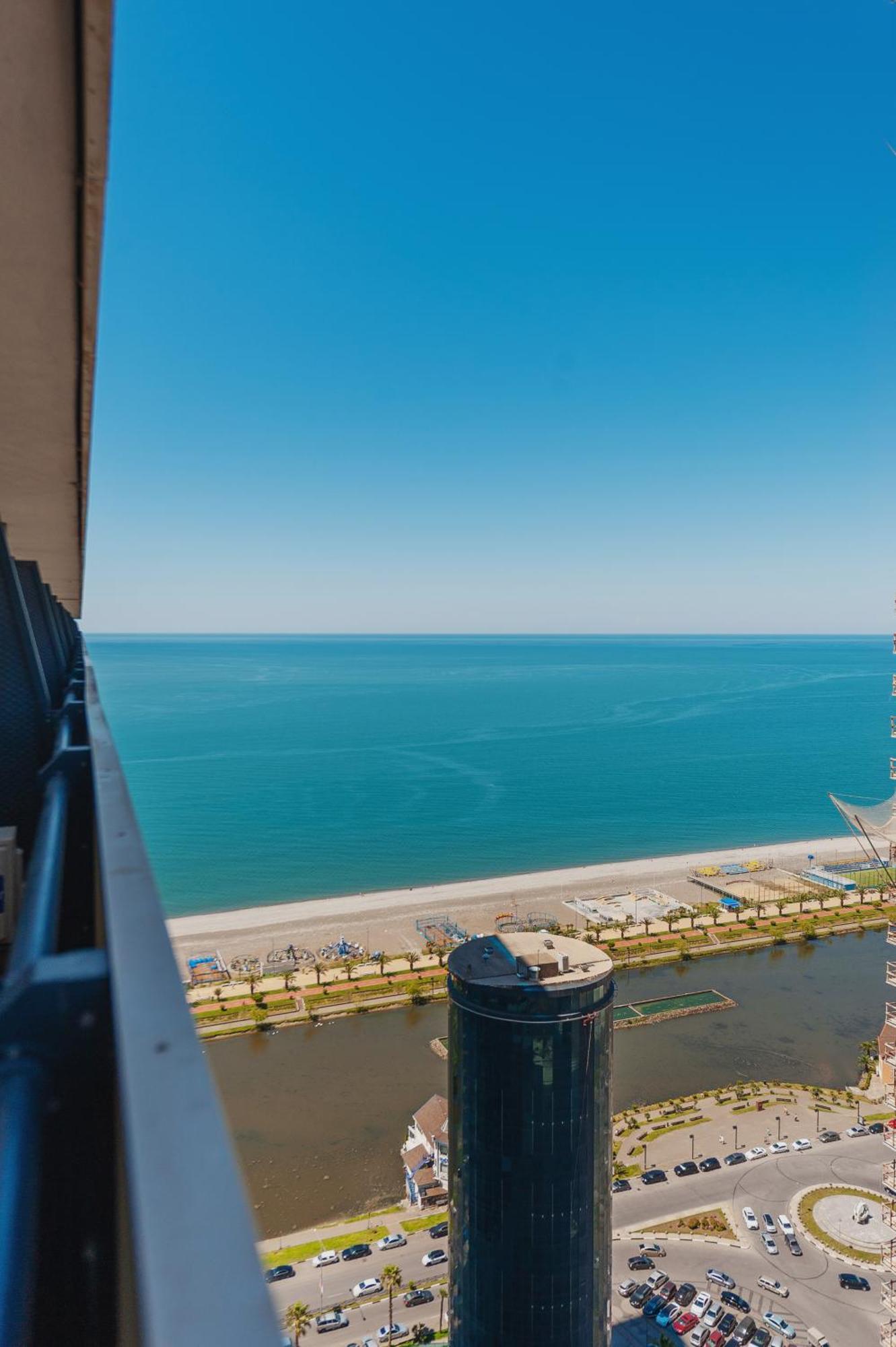 Orbi City Luxury Towers Aparthotel Батуми Екстериор снимка