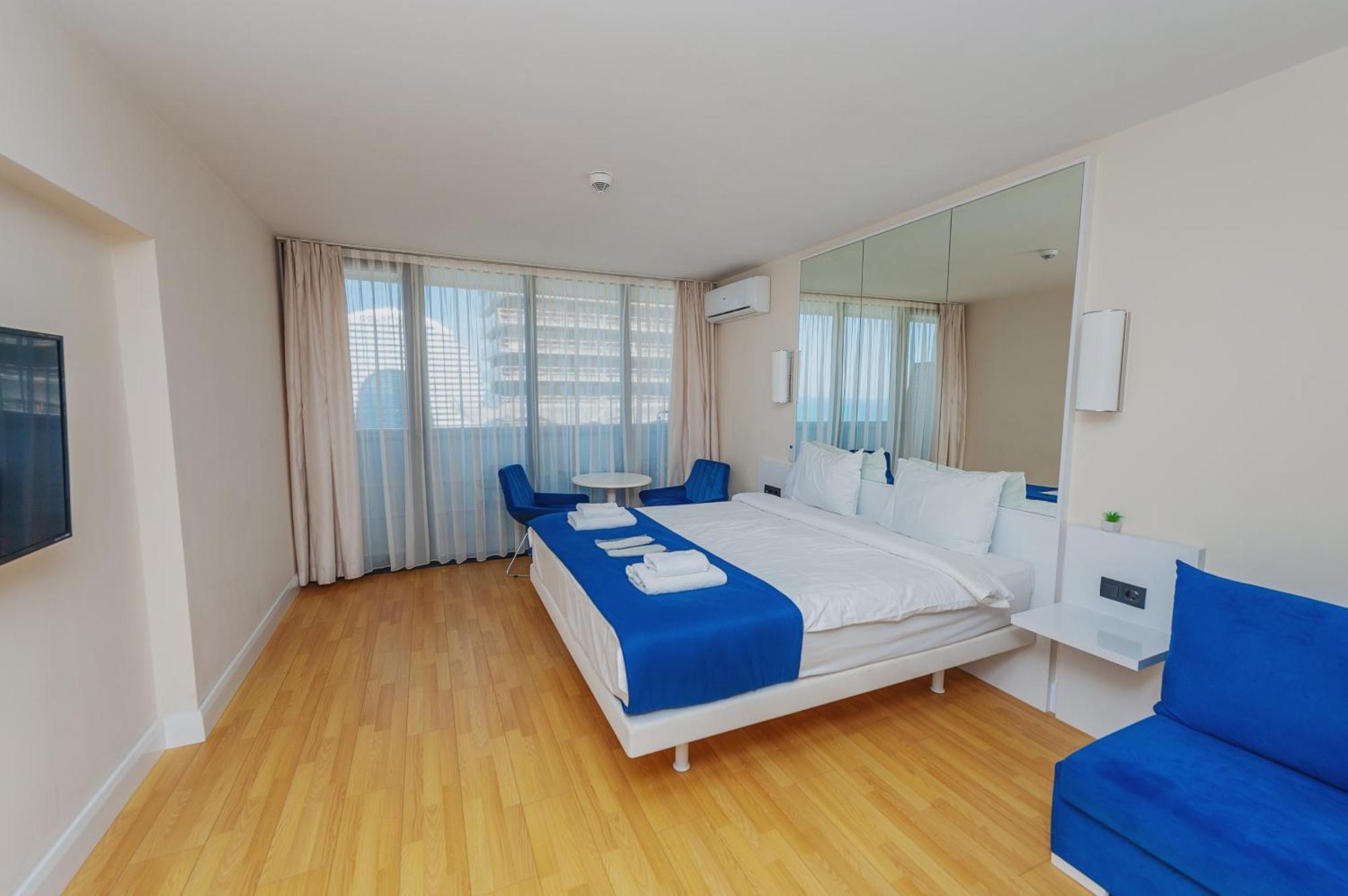 Orbi City Luxury Towers Aparthotel Батуми Екстериор снимка