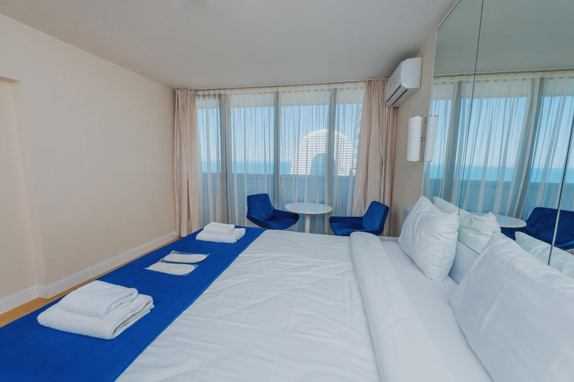 Orbi City Luxury Towers Aparthotel Батуми Екстериор снимка