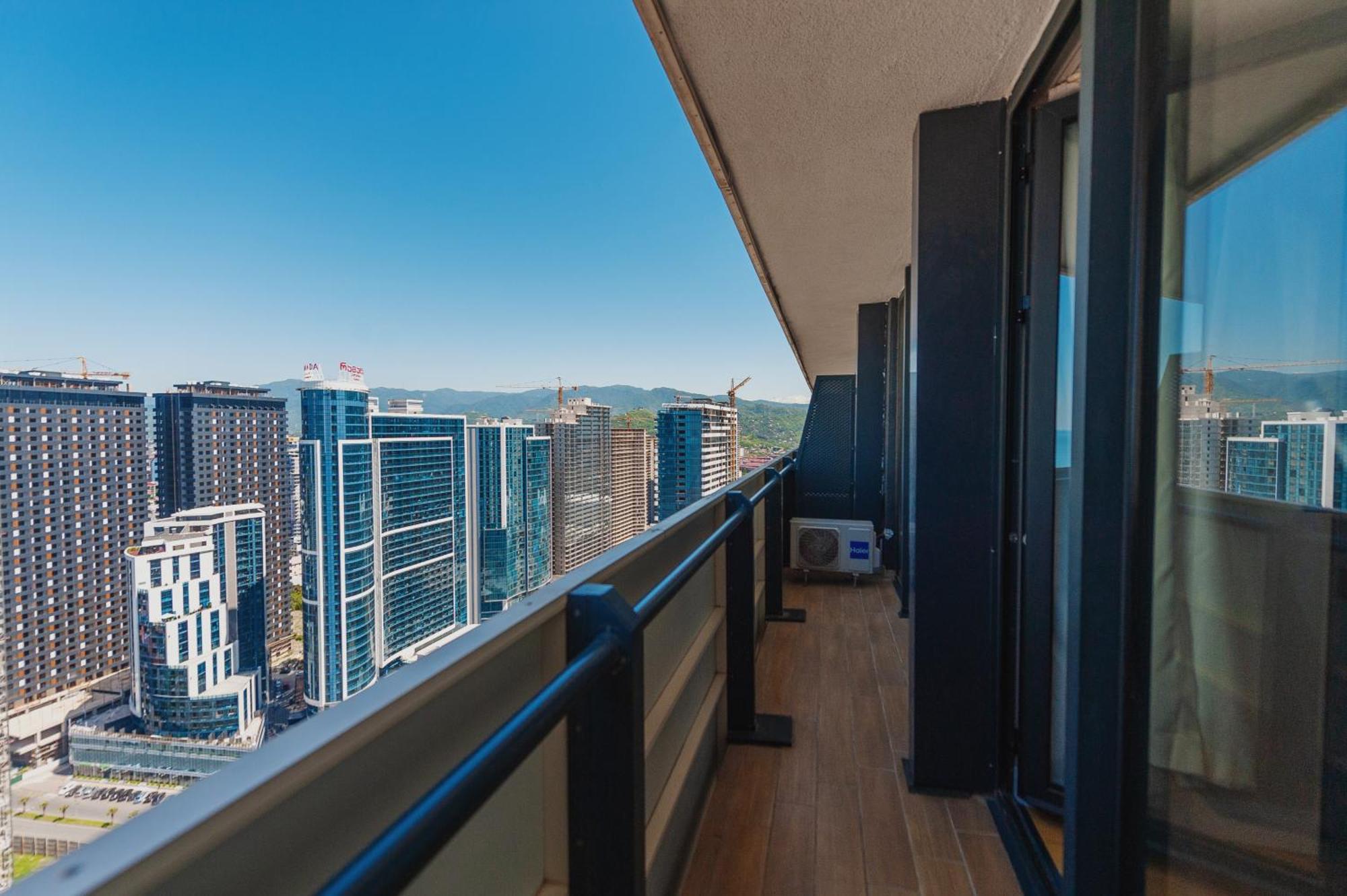Orbi City Luxury Towers Aparthotel Батуми Екстериор снимка