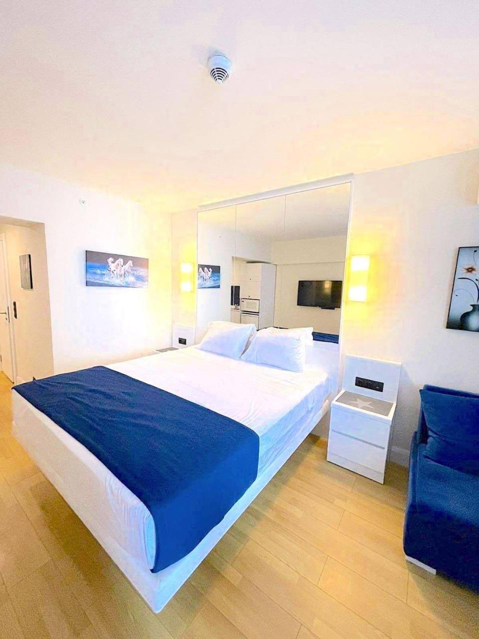 Orbi City Luxury Towers Aparthotel Батуми Екстериор снимка