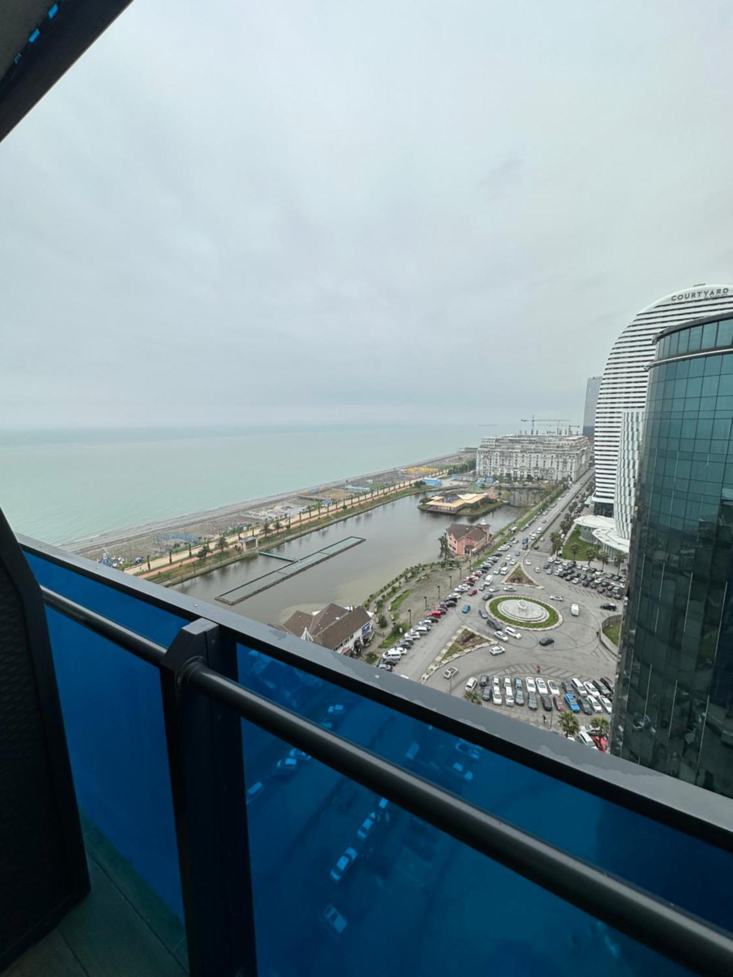 Orbi City Luxury Towers Aparthotel Батуми Екстериор снимка